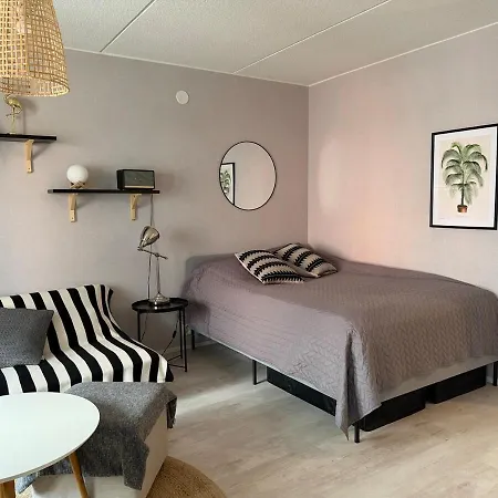 Stylish With Sauna & Free Parking In