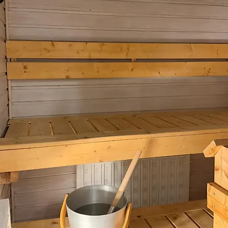 아파트 Stylish With Sauna & Free Parking In